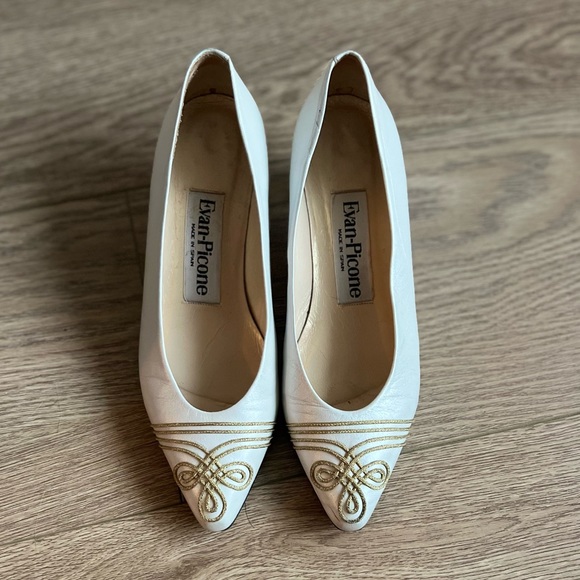 Evan Picone White Leather Pointed Toe Block Kitten Heels - Picture 2 of 5